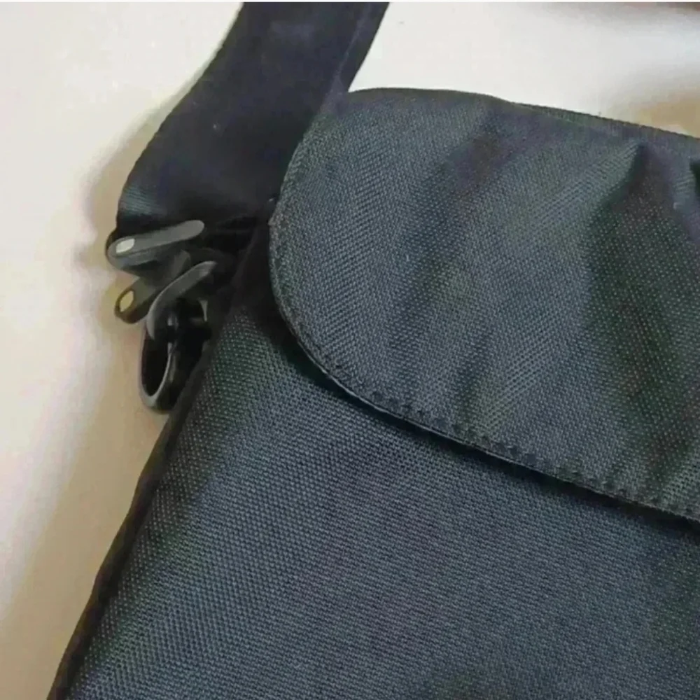 Incase Black Men's Bag
